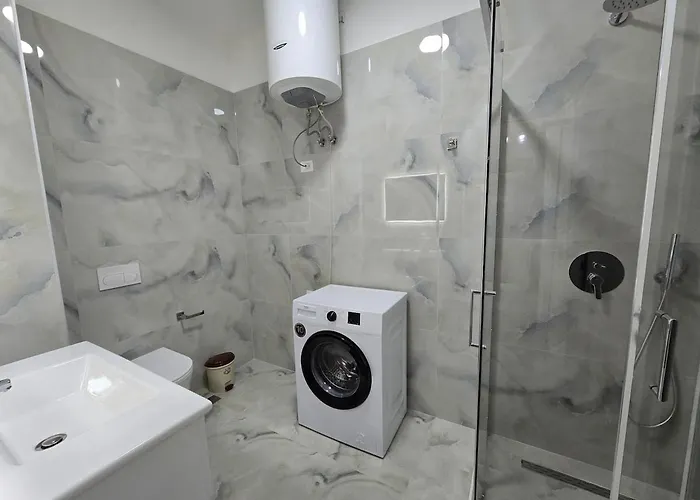 Modern Center * 티라나